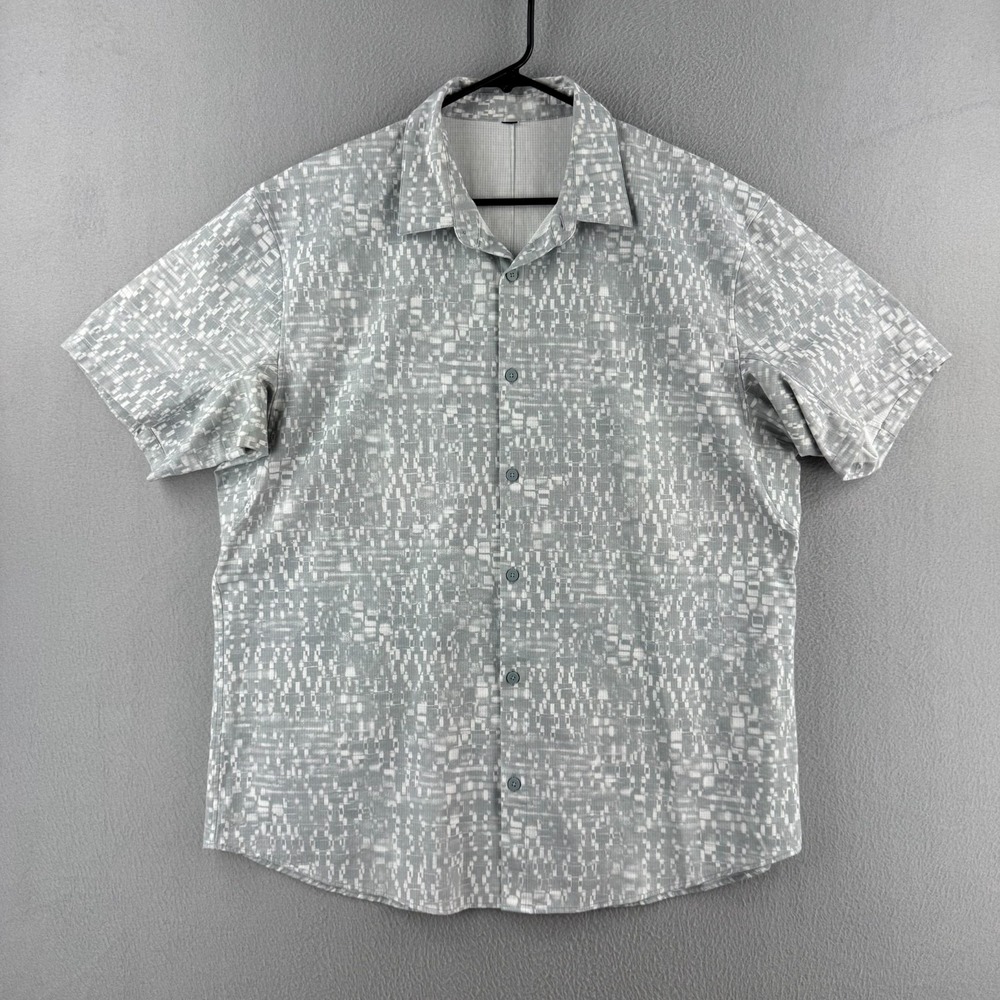 Lululemon Shirt Mens 2XL Gray Geometric Print Perforated Airing Easy Button Up